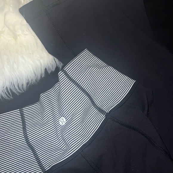 Lululemon flared foldmover yoga pants - Picture 1 of 3